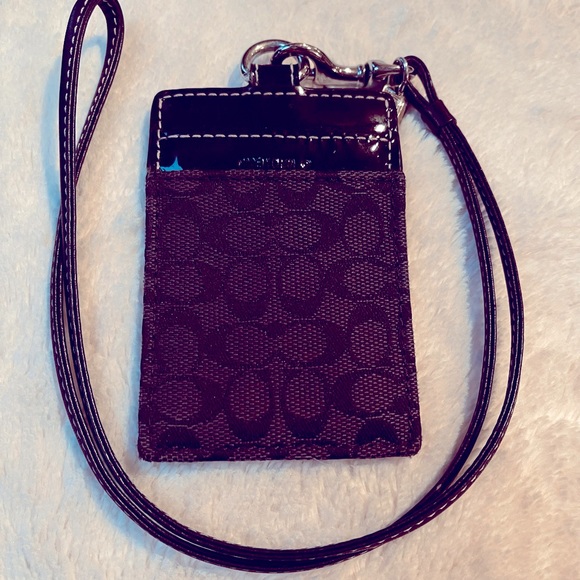 Limited edition COACH C lanyard in black patent - Picture 4 of 8